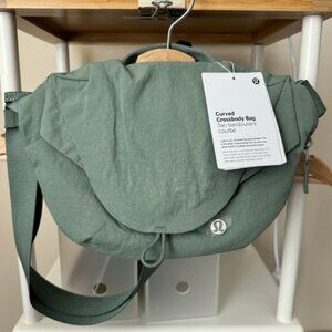 NWT Lululemon Curved Crossbody Bag 3L